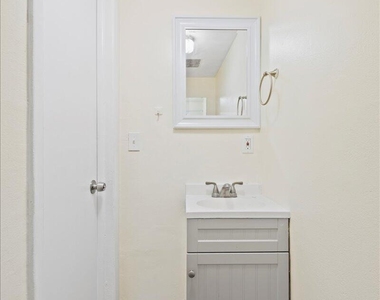 3666 Pinehurst Drive - Photo Thumbnail 6