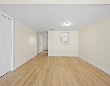 3666 Pinehurst Drive - Photo Thumbnail 7