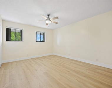 3666 Pinehurst Drive - Photo Thumbnail 17