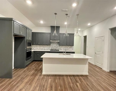 2405 Lovegrass Lane - Photo Thumbnail 5