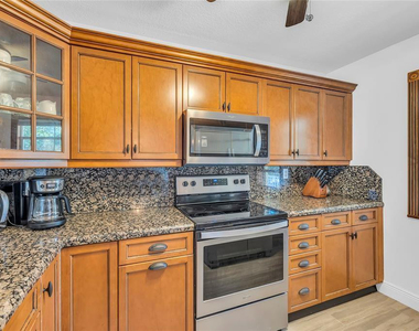 3150 Ne 48th Court - Photo Thumbnail 11