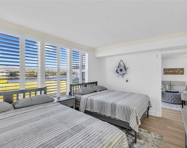 3150 Ne 48th Court - Photo Thumbnail 16