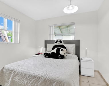1869 Nw 46th Street - Photo Thumbnail 14