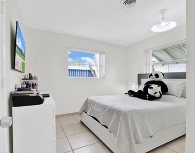 1869 Nw 46th Street - Photo Thumbnail 13