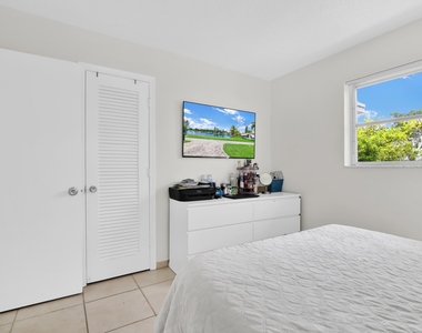 1869 Nw 46th Street - Photo Thumbnail 17