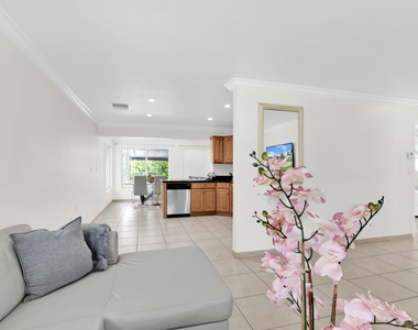 1869 Nw 46th Street - Photo Thumbnail 5