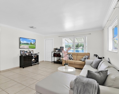 1869 Nw 46th Street - Photo Thumbnail 2
