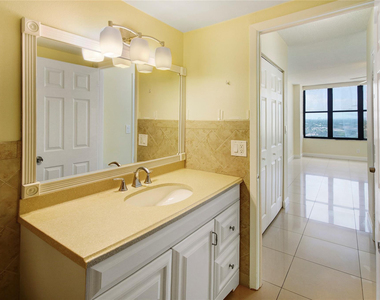 2500 Parkview Drive - Photo Thumbnail 15