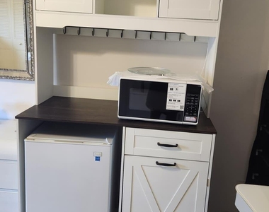 1726 Nw 82nd Avenue - Photo Thumbnail 9