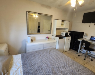1726 Nw 82nd Avenue - Photo Thumbnail 10