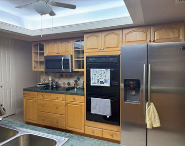 1726 Nw 82nd Avenue - Photo Thumbnail 2