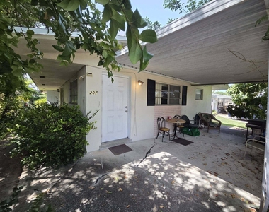 205 Se 7th Street - Photo Thumbnail 13