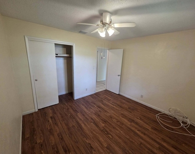 205 Se 7th Street - Photo Thumbnail 5