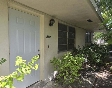 205 Se 7th Street - Photo Thumbnail 25