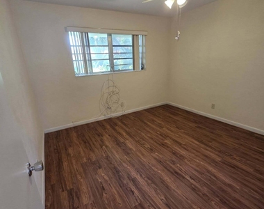 205 Se 7th Street - Photo Thumbnail 8