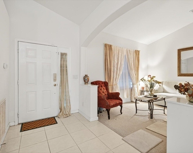 1058 Sw Locke Avenue - Photo Thumbnail 3