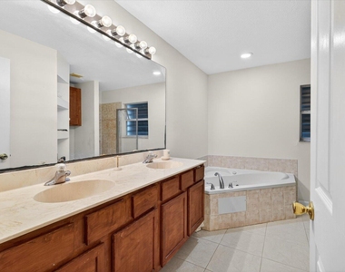 1058 Sw Locke Avenue - Photo Thumbnail 24