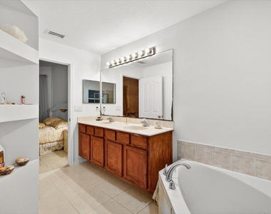 1058 Sw Locke Avenue - Photo Thumbnail 27