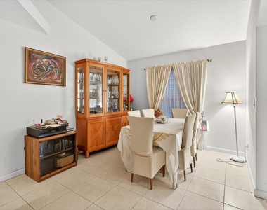 1058 Sw Locke Avenue - Photo Thumbnail 9