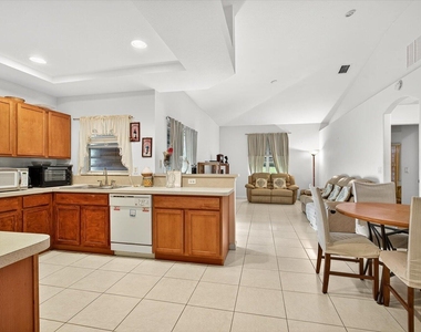 1058 Sw Locke Avenue - Photo Thumbnail 11