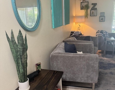 2662 Nw 33rd Street - Photo Thumbnail 11
