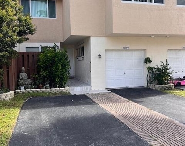 8249 Nw 9th Street - Photo Thumbnail 5