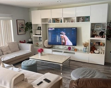 8249 Nw 9th Street - Photo Thumbnail 2