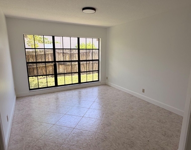 21092 Shady Vista Lane - Photo Thumbnail 12
