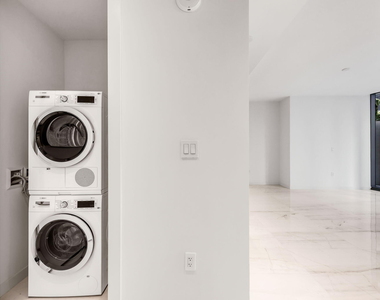 300 Biscayne Blvd Way - Photo Thumbnail 6