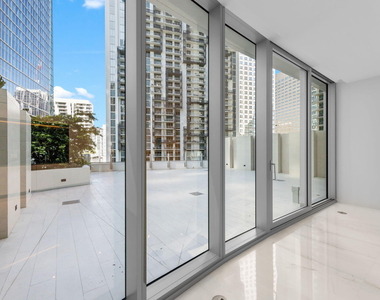 300 Biscayne Blvd Way - Photo Thumbnail 2