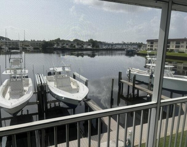 400 Northlake Court - Photo Thumbnail 10
