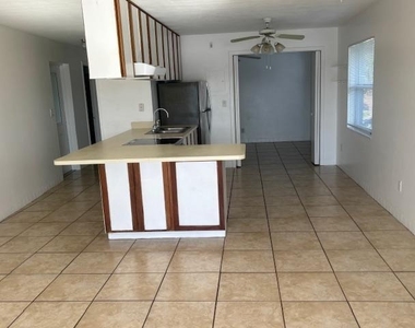 400 Northlake Court - Photo Thumbnail 4