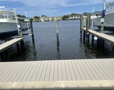 400 Northlake Court - Photo Thumbnail 12