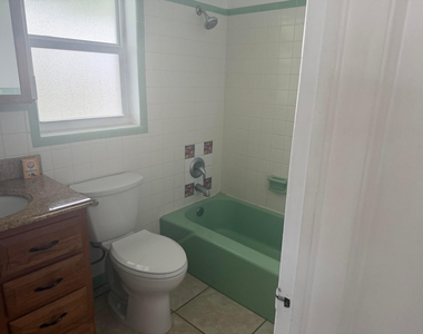 400 Northlake Court - Photo Thumbnail 7