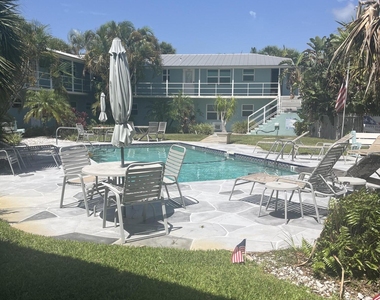 400 Northlake Court - Photo Thumbnail 15