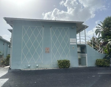 400 Northlake Court - Photo Thumbnail 1