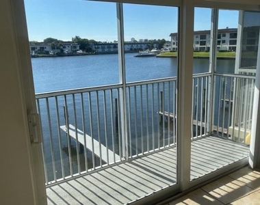 400 Northlake Court - Photo Thumbnail 9