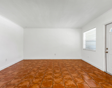 421 Ne 1st Street - Photo Thumbnail 12