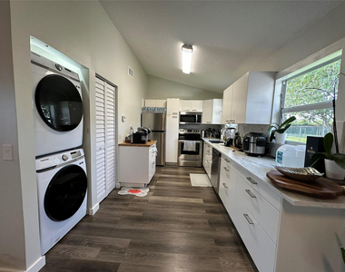 8395 Garden Gate Place - Photo Thumbnail 18