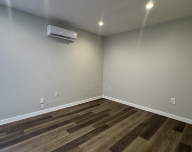 8395 Garden Gate Place - Photo Thumbnail 31