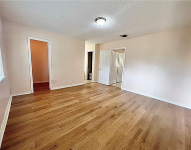 1343 Hampton Boulevard - Photo Thumbnail 8