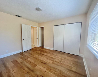 1343 Hampton Boulevard - Photo Thumbnail 10