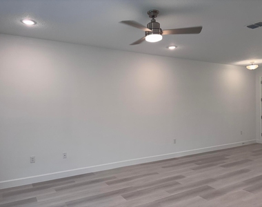 1255 Wadsworth Street Se - Photo Thumbnail 2