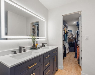 6361 N Falls Cir Drive - Photo Thumbnail 11