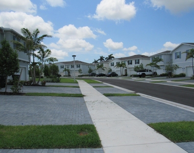 4332 Pond Lily Lane - Photo Thumbnail 33