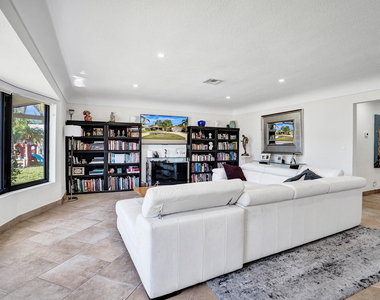 1520 Ne 53rd Street - Photo Thumbnail 4