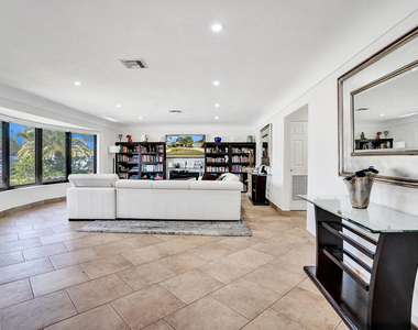 1520 Ne 53rd Street - Photo Thumbnail 8