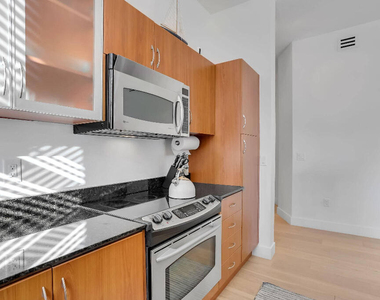 806 E Windward Way - Photo Thumbnail 8