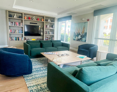 806 E Windward Way - Photo Thumbnail 32
