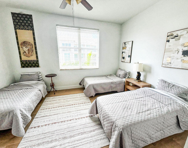 806 E Windward Way - Photo Thumbnail 10